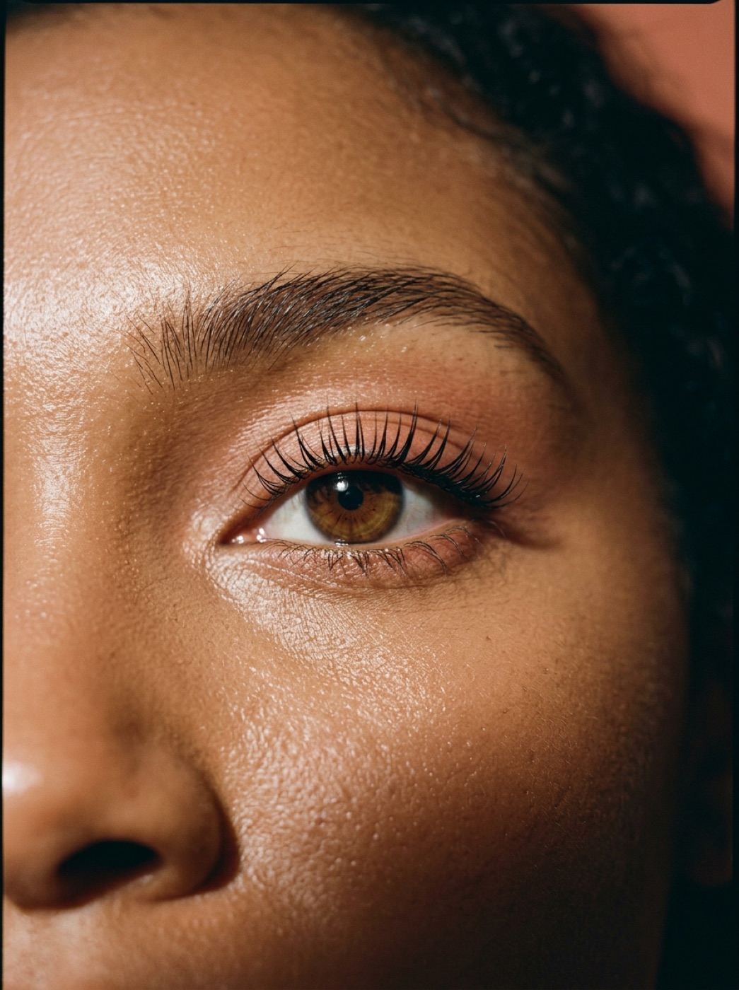 Close-up van gelifte, getinte wimpers